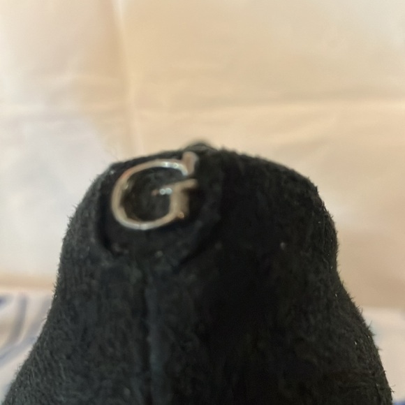 Guess Women’s Black Suede T-Strap 4 1/2” Stiletto Sz 9 Heels-small G on heels - Picture 3 of 13